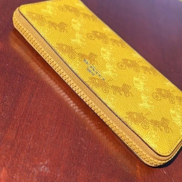 NWT $223 Coach horse and carriage accordion zip wallet - Picture 9 of 14
